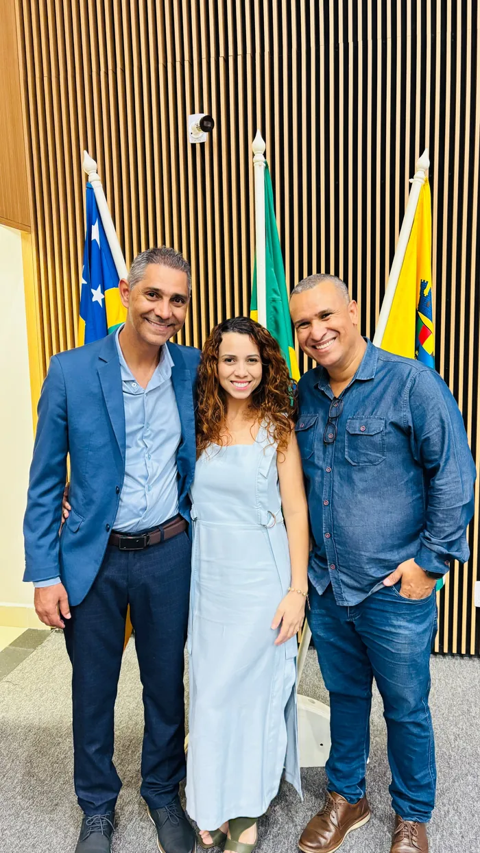 Edna Costa discursando no púlpito