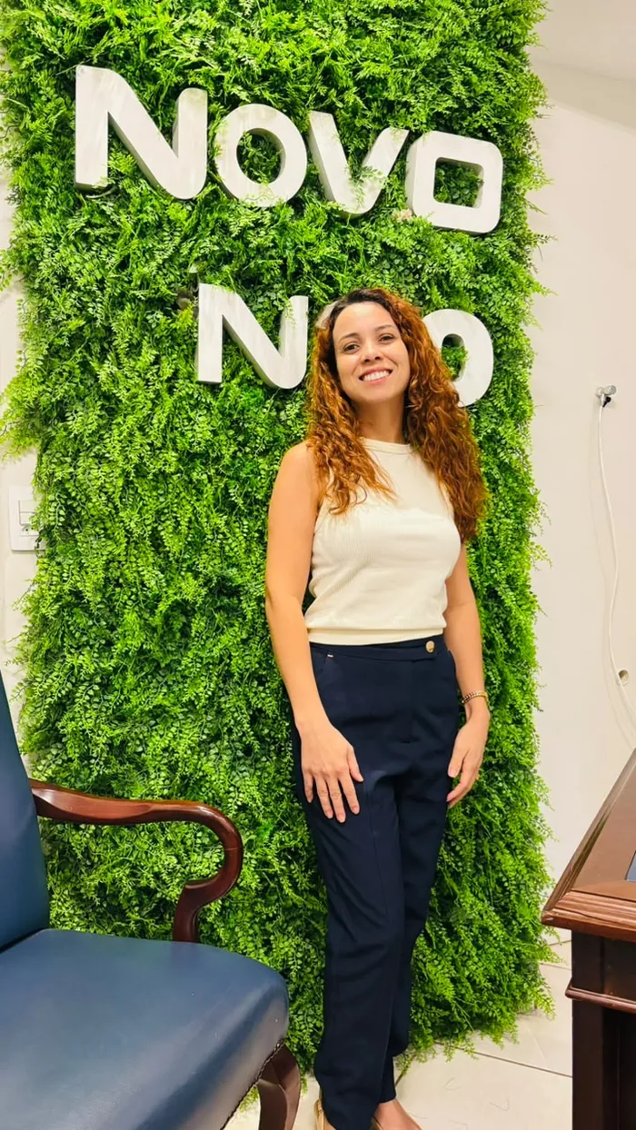 Edna Costa na sede do partido NOVO